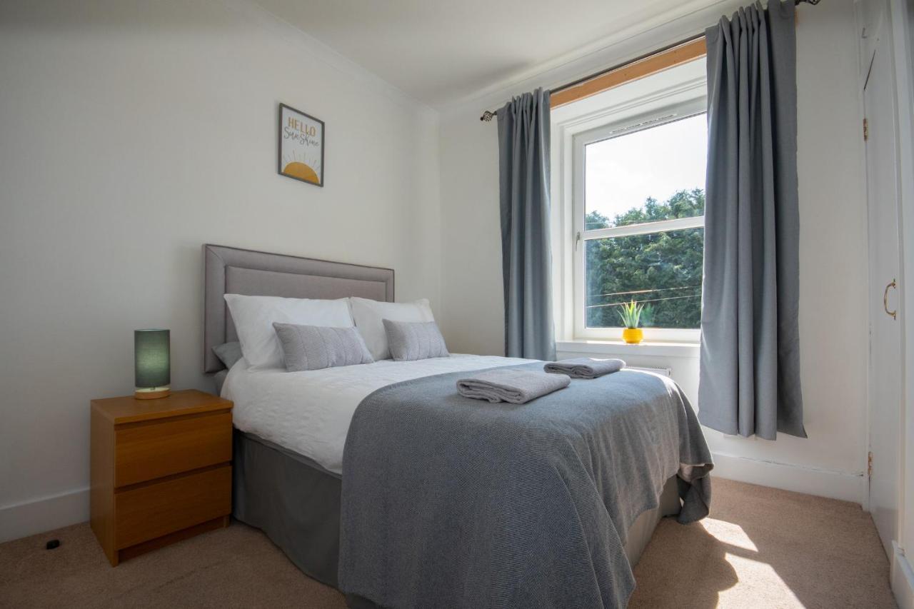 Dwellcome Home Ltd 1 Bed Apt, Half Mile To Union Street Yet Quiet, Free Parking, Fast Wifi, Ideal For Long Term Contractor, Etc Stays, Fully Equipped Kitchen, Regular Housekeeping Option - See Our Site For Assurance Абердин Экстерьер фото