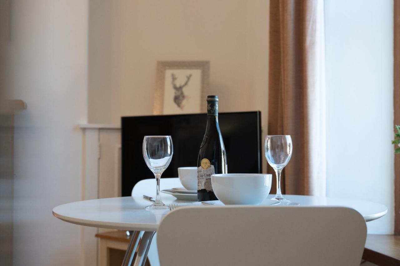 Dwellcome Home Ltd 1 Bed Apt, Half Mile To Union Street Yet Quiet, Free Parking, Fast Wifi, Ideal For Long Term Contractor, Etc Stays, Fully Equipped Kitchen, Regular Housekeeping Option - See Our Site For Assurance Абердин Экстерьер фото