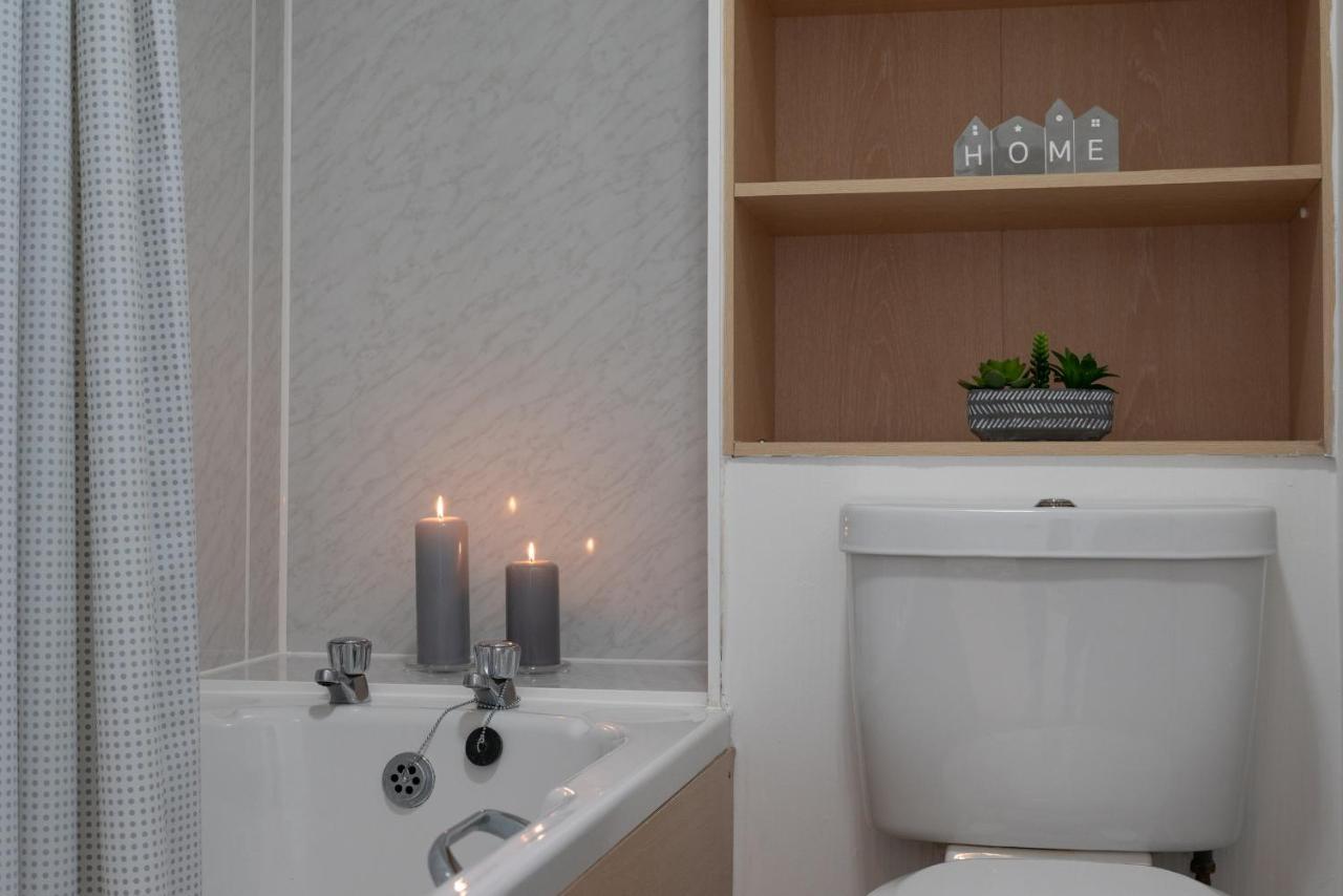 Dwellcome Home Ltd 1 Bed Apt, Half Mile To Union Street Yet Quiet, Free Parking, Fast Wifi, Ideal For Long Term Contractor, Etc Stays, Fully Equipped Kitchen, Regular Housekeeping Option - See Our Site For Assurance Абердин Экстерьер фото