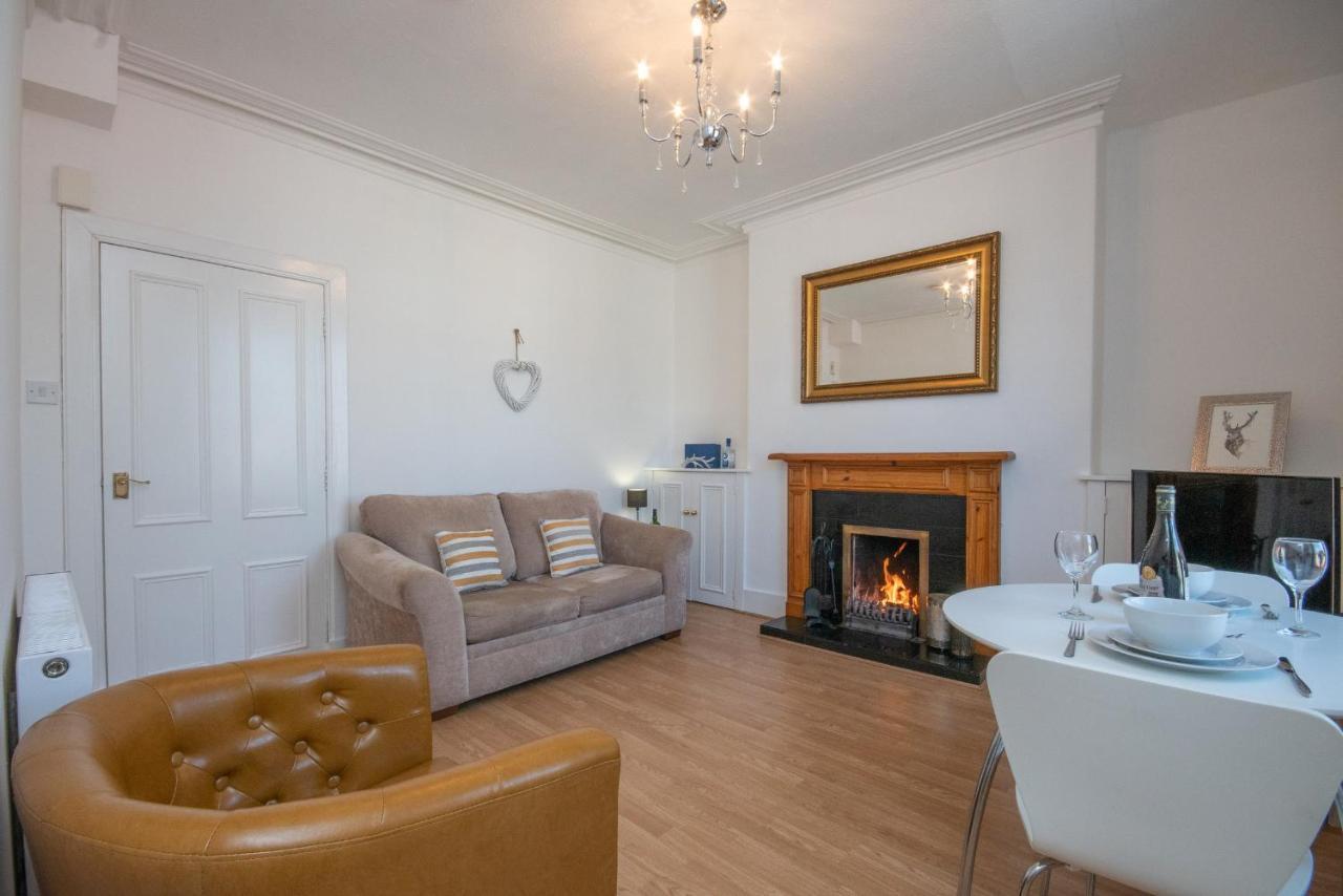 Dwellcome Home Ltd 1 Bed Apt, Half Mile To Union Street Yet Quiet, Free Parking, Fast Wifi, Ideal For Long Term Contractor, Etc Stays, Fully Equipped Kitchen, Regular Housekeeping Option - See Our Site For Assurance Абердин Экстерьер фото