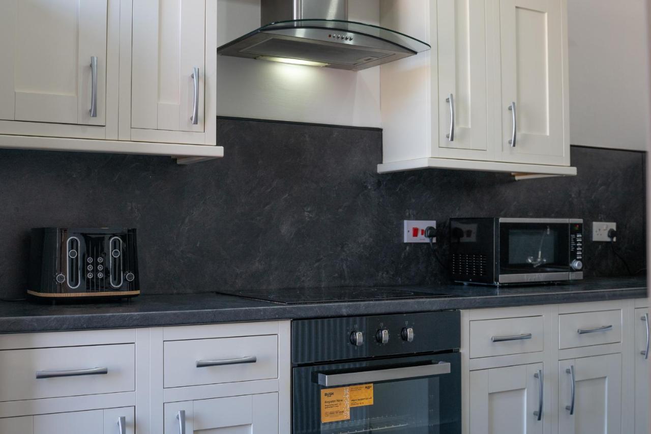 Dwellcome Home Ltd 1 Bed Apt, Half Mile To Union Street Yet Quiet, Free Parking, Fast Wifi, Ideal For Long Term Contractor, Etc Stays, Fully Equipped Kitchen, Regular Housekeeping Option - See Our Site For Assurance Абердин Экстерьер фото