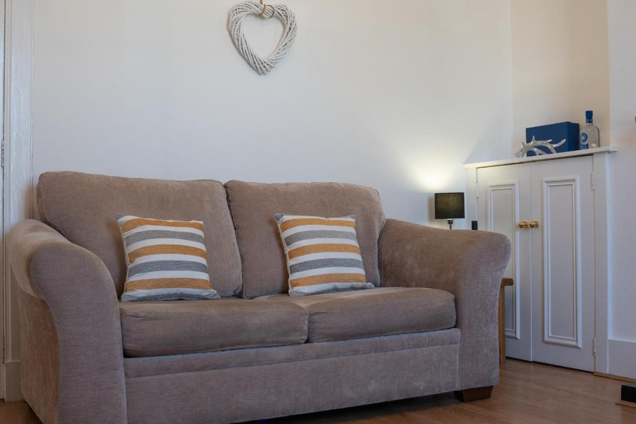 Dwellcome Home Ltd 1 Bed Apt, Half Mile To Union Street Yet Quiet, Free Parking, Fast Wifi, Ideal For Long Term Contractor, Etc Stays, Fully Equipped Kitchen, Regular Housekeeping Option - See Our Site For Assurance Абердин Экстерьер фото